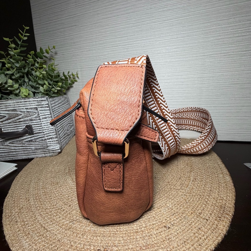 Bostanian Tan Crossbody Bag with Geometric Strap like new used once - Picture 9 of 15